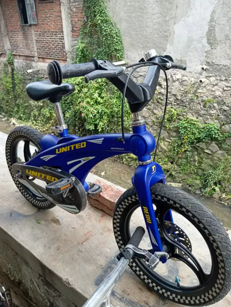 Sepeda bmx United AERO uk16