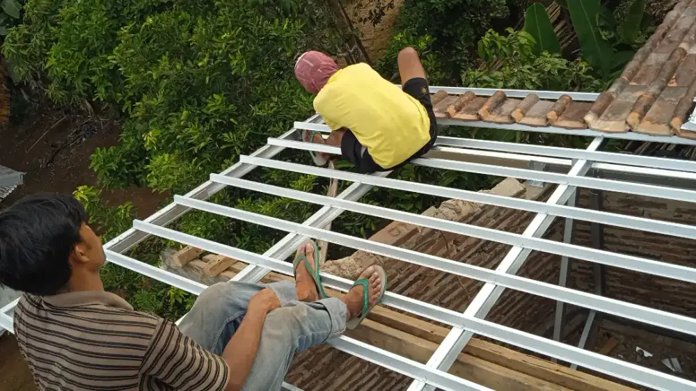 Renovasi atap baja ringan