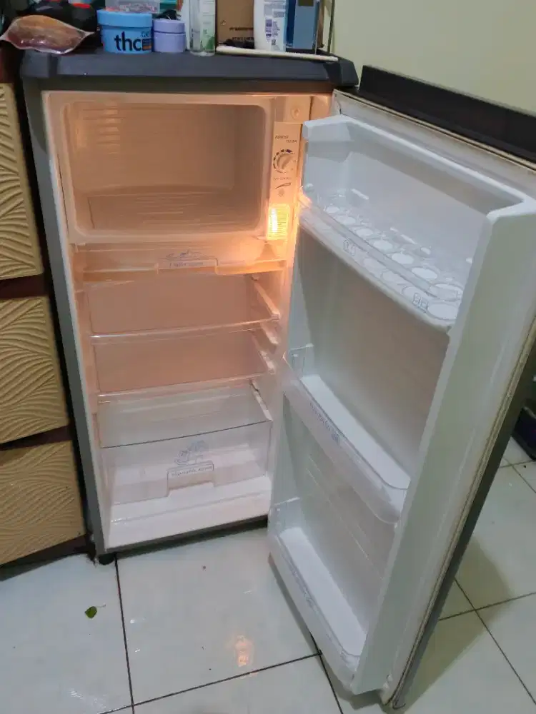 Kulkas aqua kondisi baik normal dingin