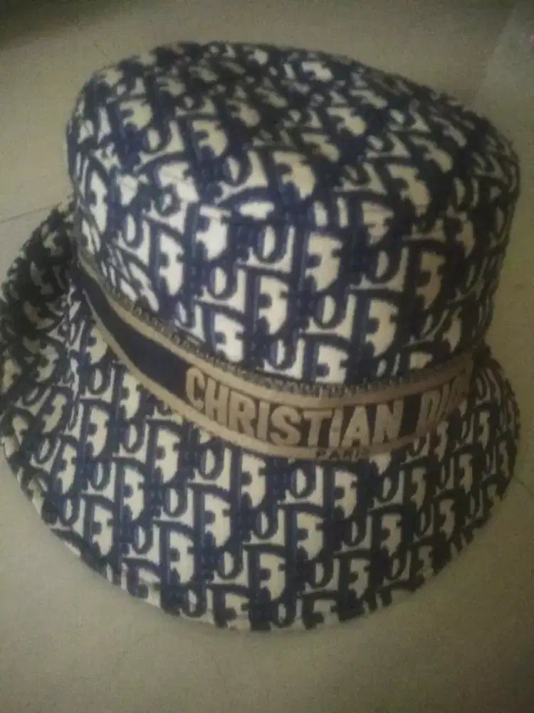 topi cristdior luar