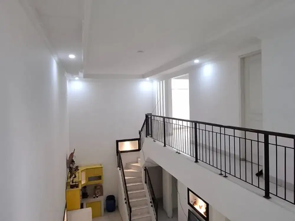 RUMAH BAGUS MURAH CARPORT BETON SIAPHUNI KOTA WISATA CIBUBUR JAKARTA TIMUR