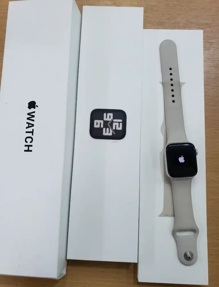Apple Watch SE Gen 2nd 40mm Starlight Aluminum GPS