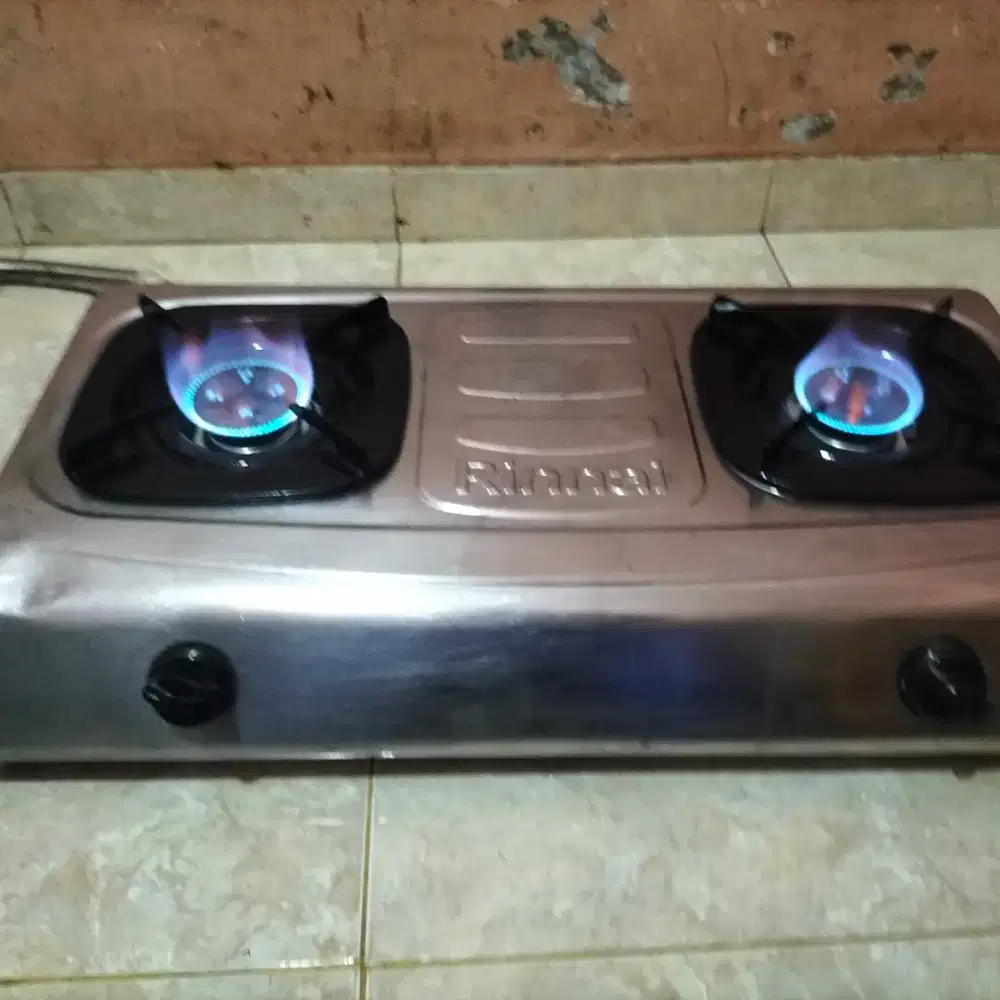 Kompor gas Rinnai stenlis 2tungku normal,yg di jual kompo saja,Bek ut