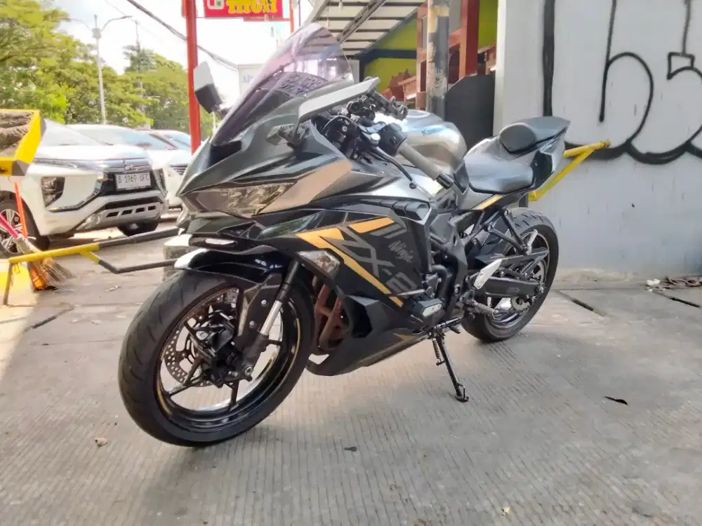 Kawasaki ZX25R ABS SE Quick shifter 2022