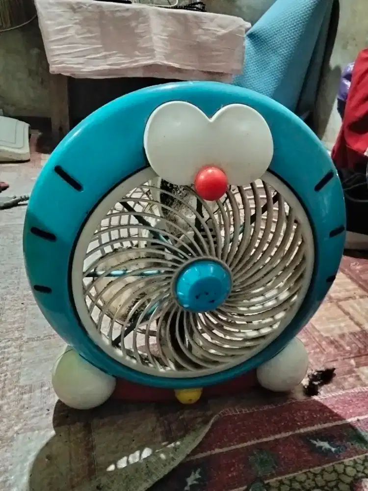 Kipas duduk Doraemon