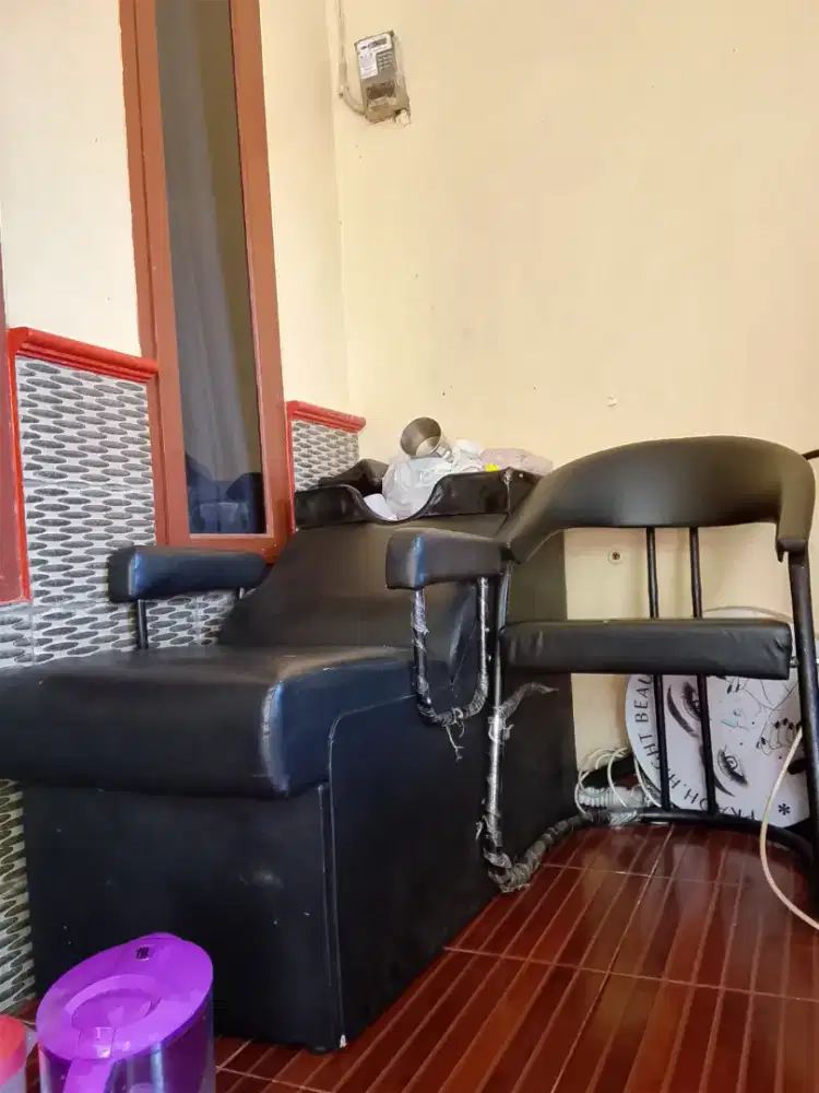 Sofa keramas satu set kursi