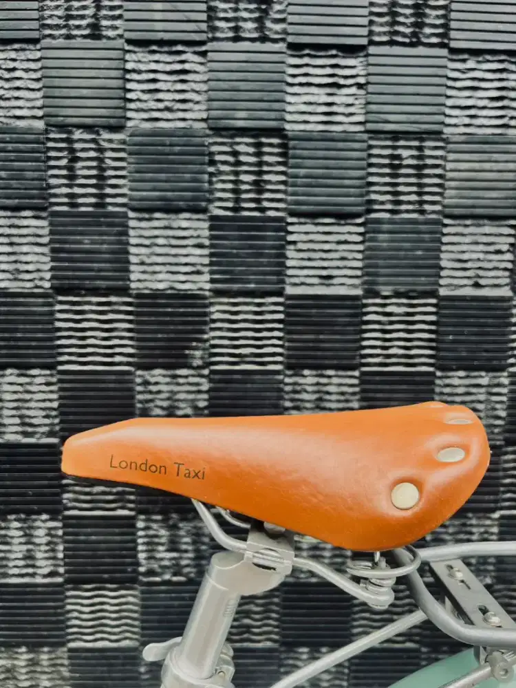 SEPEDA LONDON TAXI FREE WICKER BASKET (Keranjang rotan)