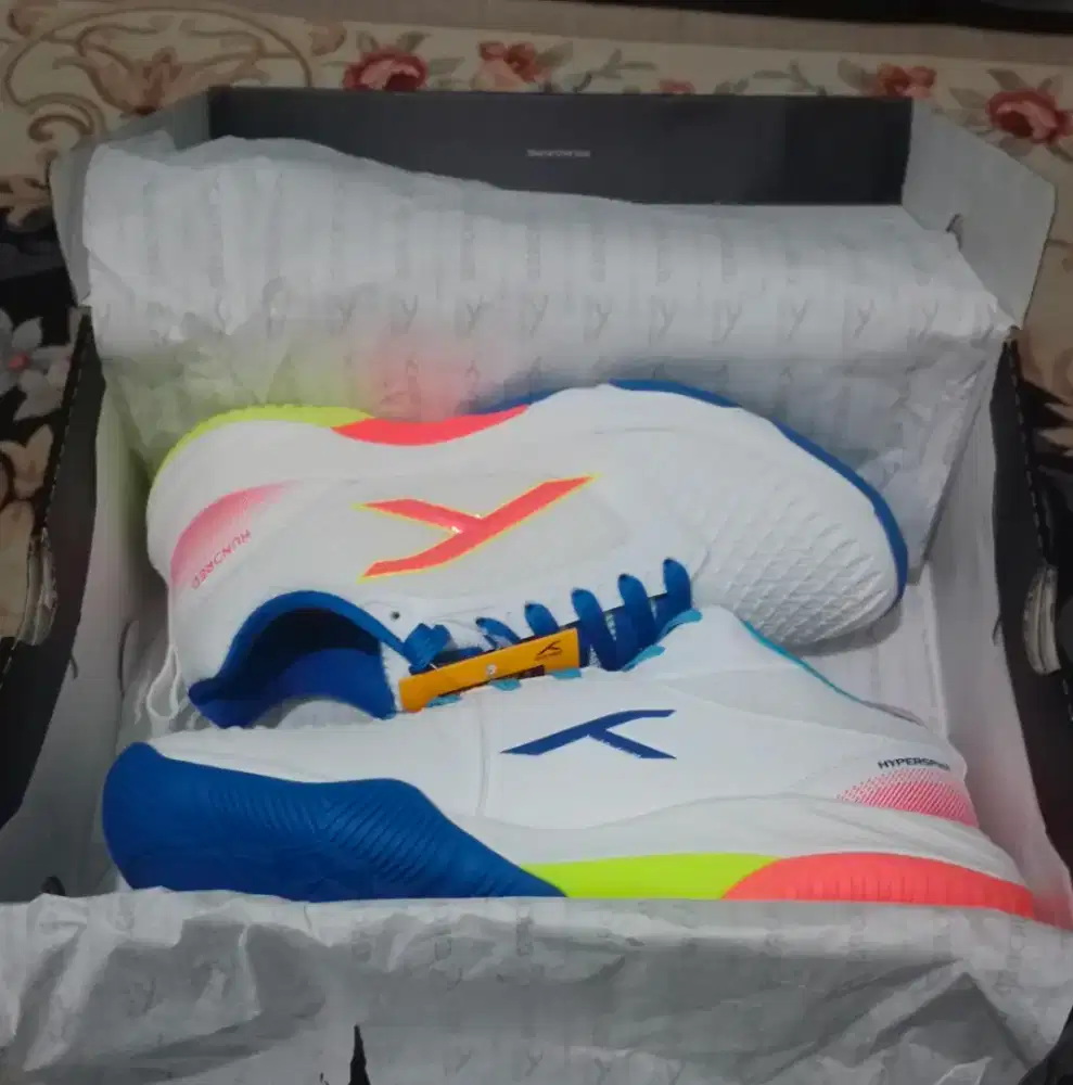 Sepatu Badminton Hundred