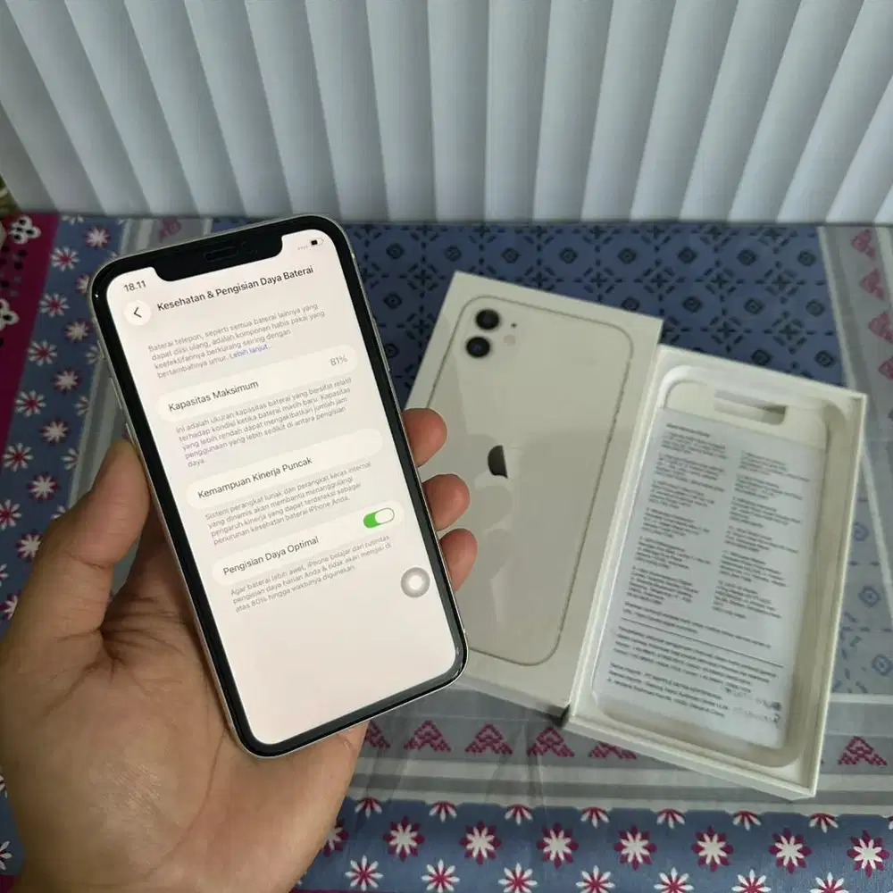iPhone 11 64GB iBox