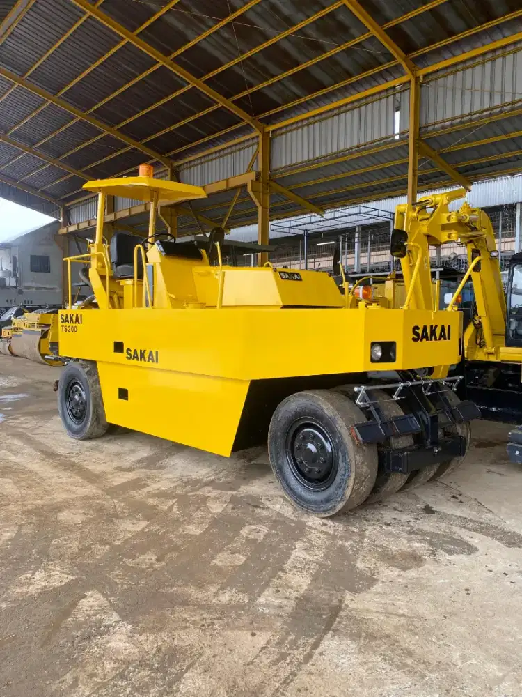 Tire Roller Sakai TS200 Tahun 2026