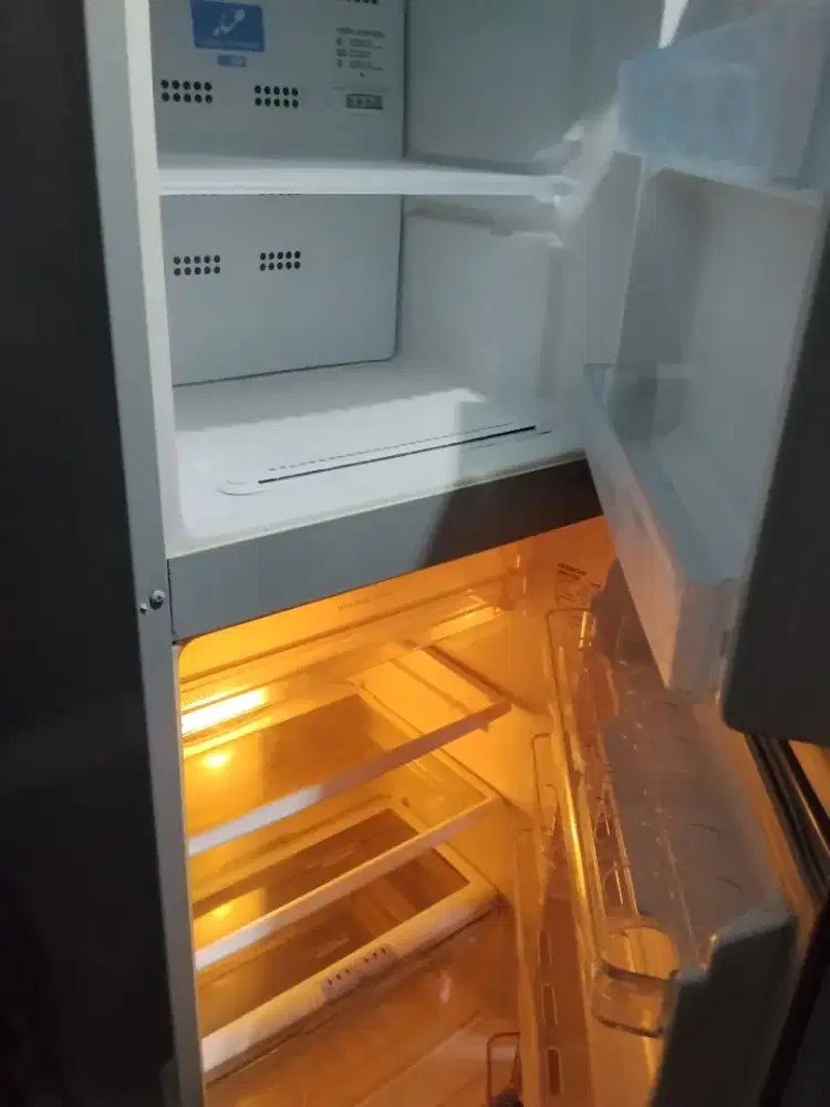 Kulkas hutachi 2pintu