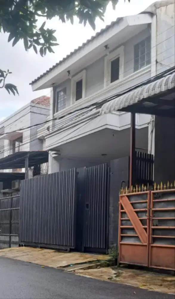 RUMAH MEWAH DI KOMPLEK DKI PONDOK KELAPA