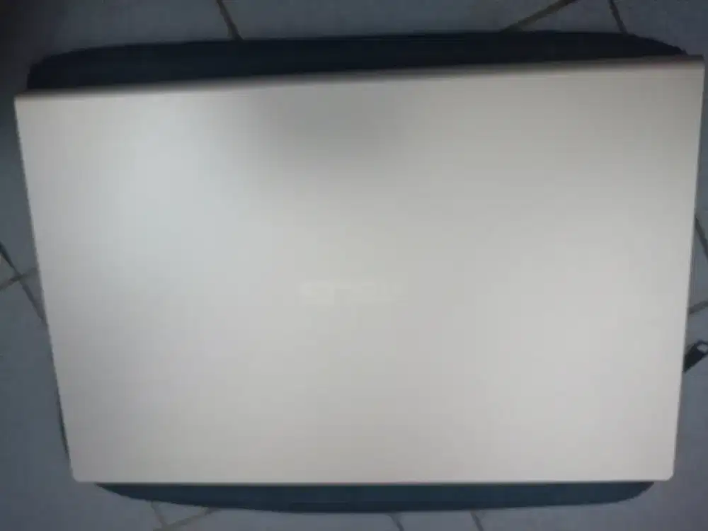 Dijual cepat Laptop ukuran 14 Cm merek Asus X515