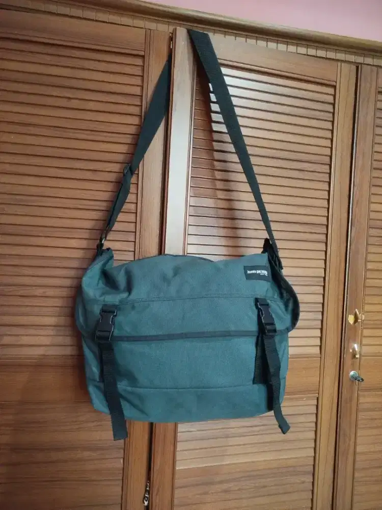 MESSENGER BAG JOHN PETERS MADE IN USA