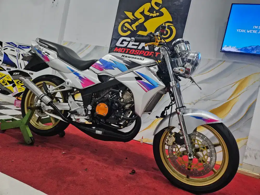 Dijual Kawasaki Ninja R upgrade Superkips Full Restorasi Silver 2001