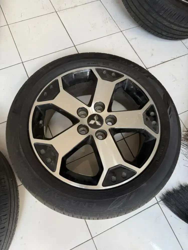 Velg plus Ban Xpander Cross Ring 17 Bonus Ban Cadangan