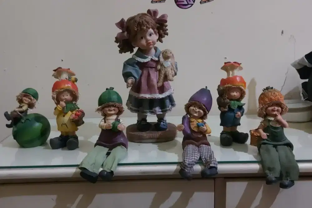 Patung Hiasan Lemari