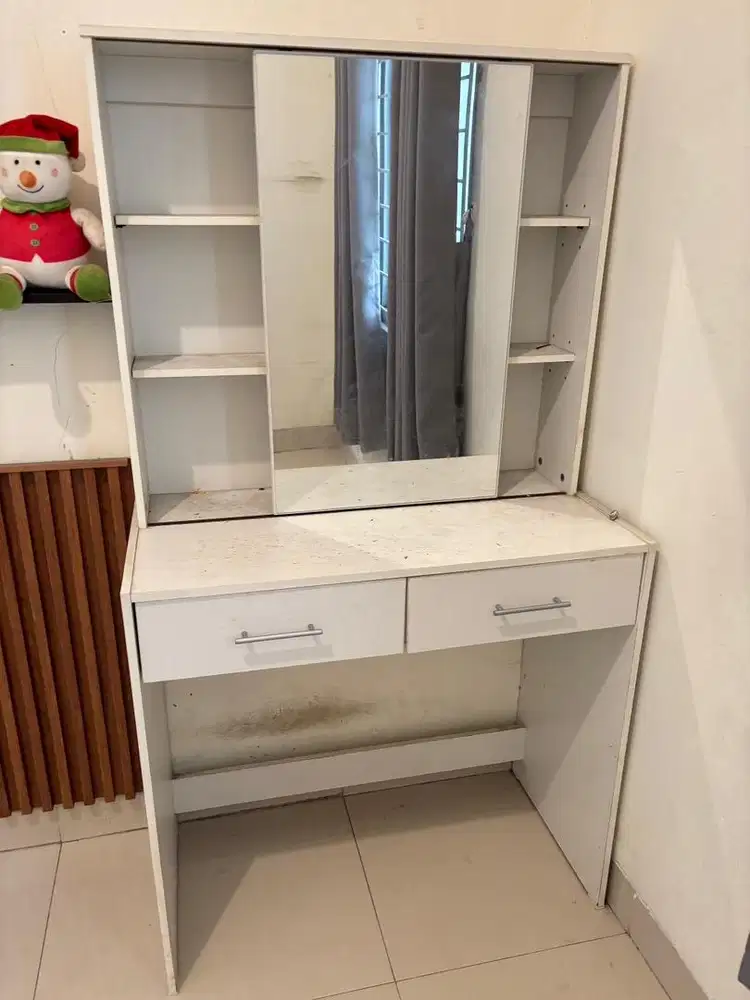 Meja rias kaca sliding