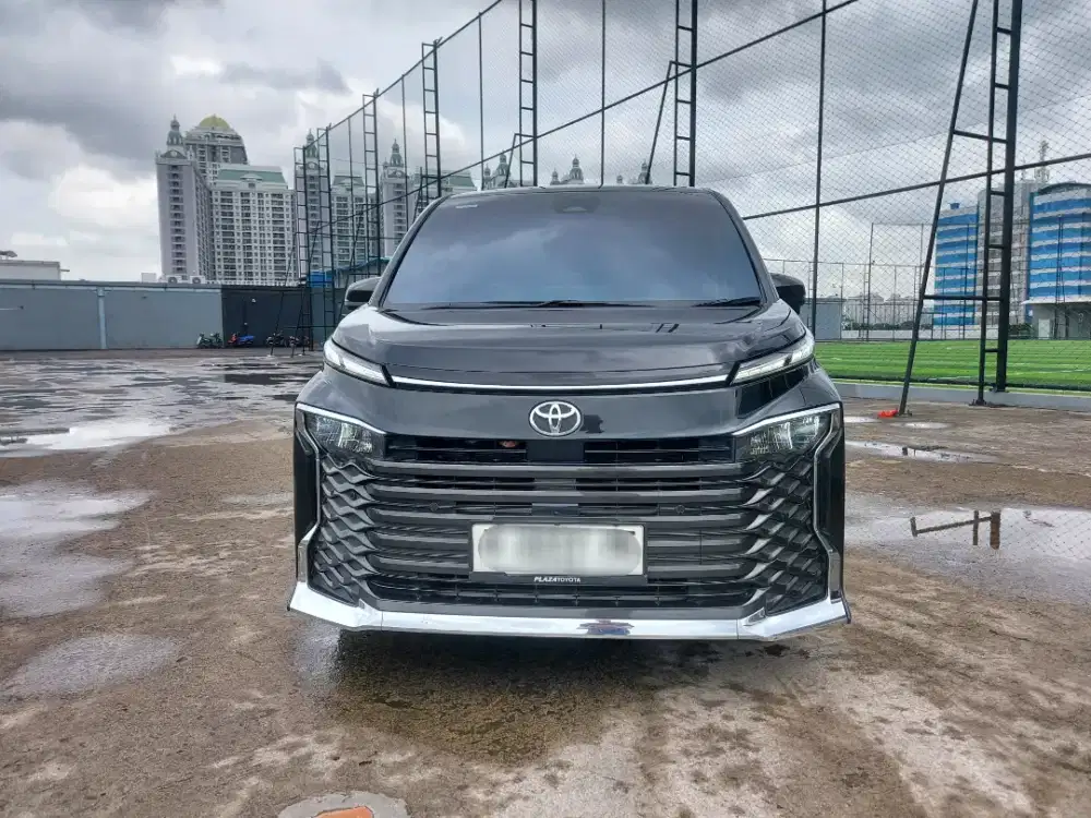 Like New/ Toyota Voxy 2.0 AT 2023 _ 2024