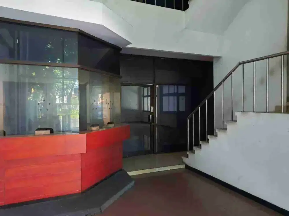 Dijual Murah Gedung 3 lantai di Jl Perak Barat Surabaya
