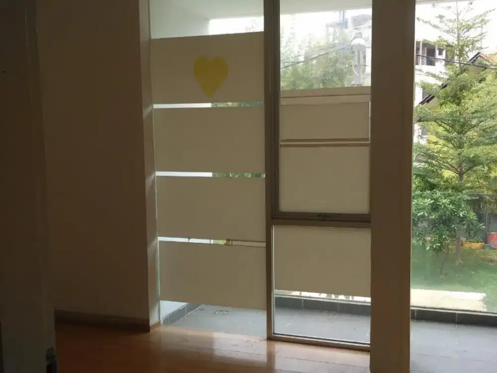 Disewakan Rumah Mutiara Puri Kembangan Bojong Ukuran 6x15 Ada 3 AC Dengan 2,5 Lantai Bangunan Harga Termurah