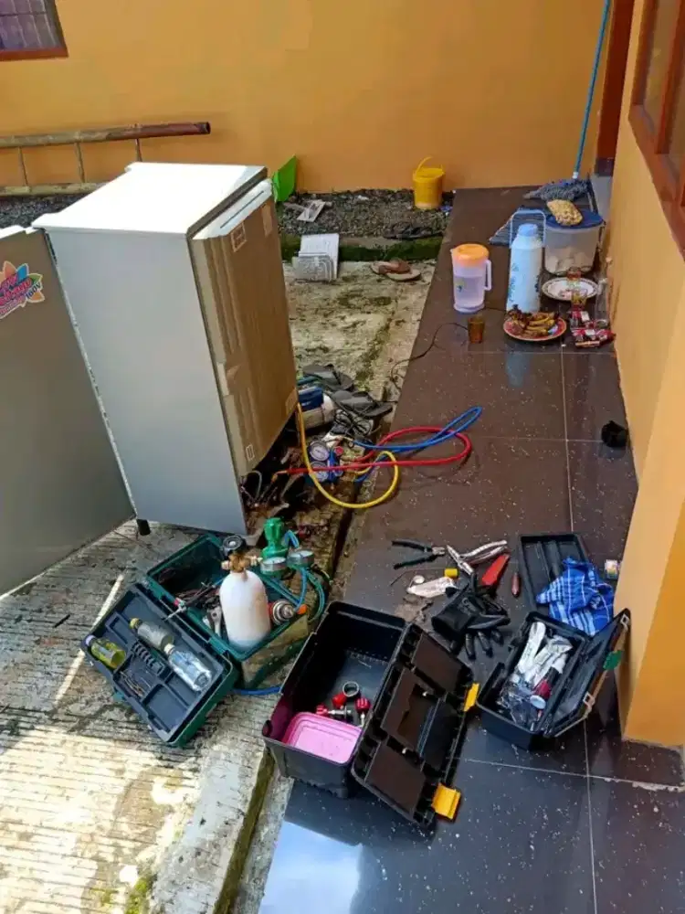 SERVICE KULKAS DAN FREZER