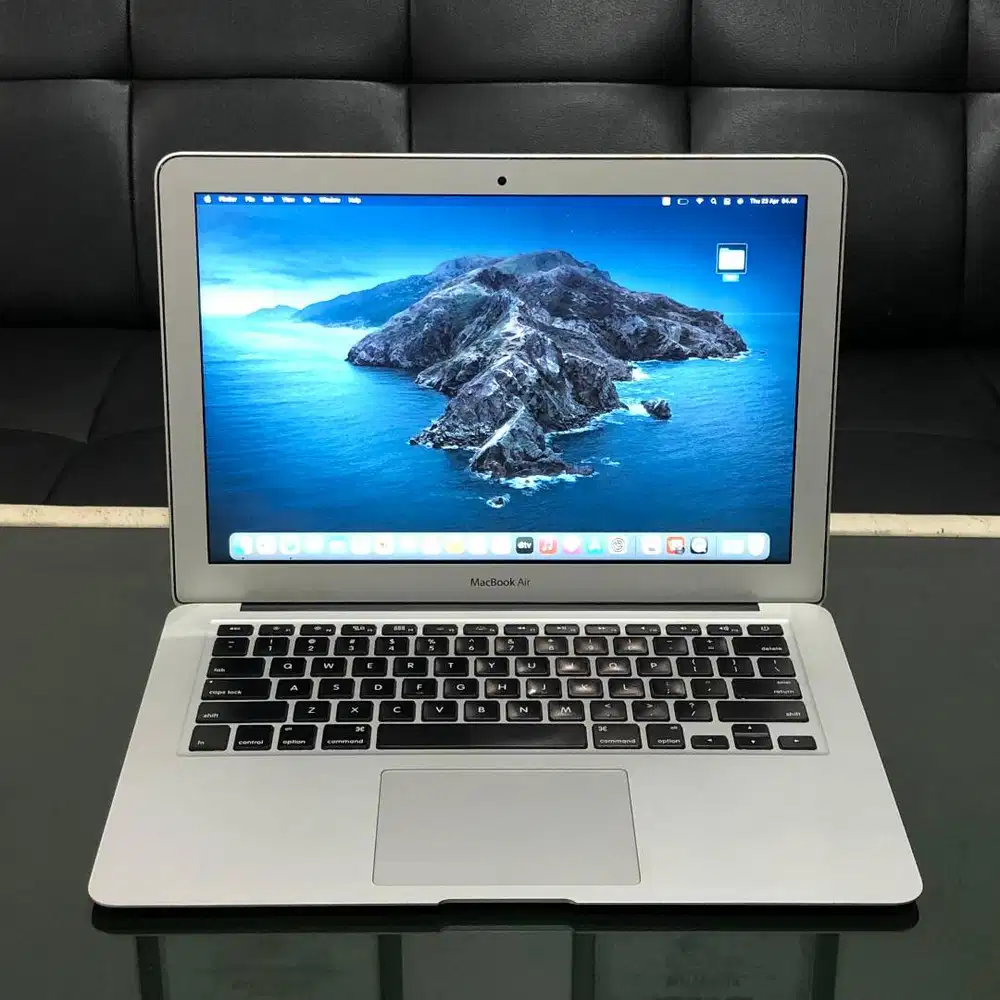 MacBook Air A1466 (2015) – 13 Inch i5 RAM. 4GB / SSD. 256GB