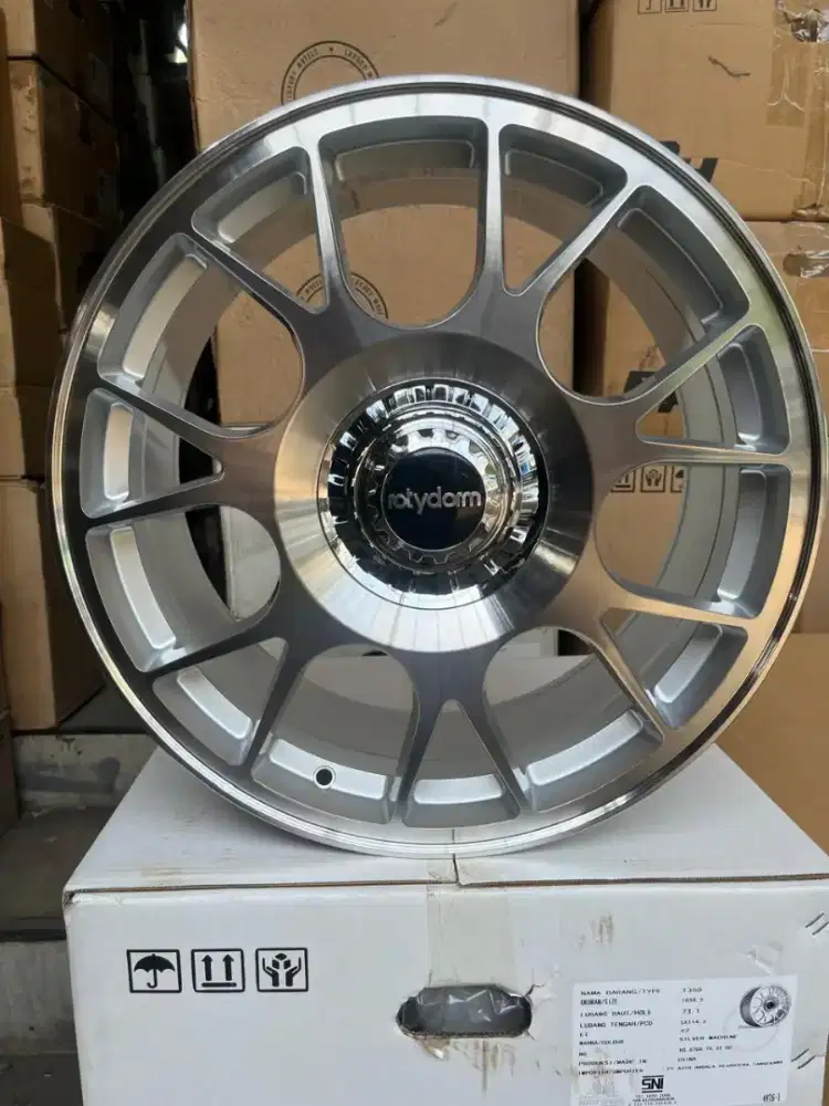 Rotiform TUF-R ring 18 lebar 8,5 pcd 5x114,3 ET 40 camry accord