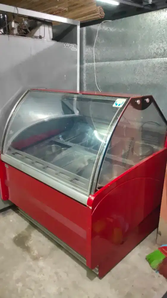 SHOWCASE GELATO SUNY 12