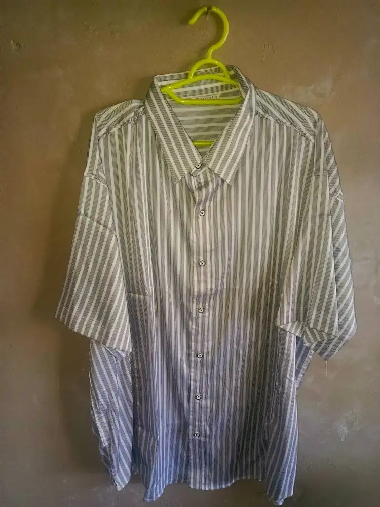 KEMEJA LENGAN PENDEK TAG CAMETE MULUS BARANG IMPORT