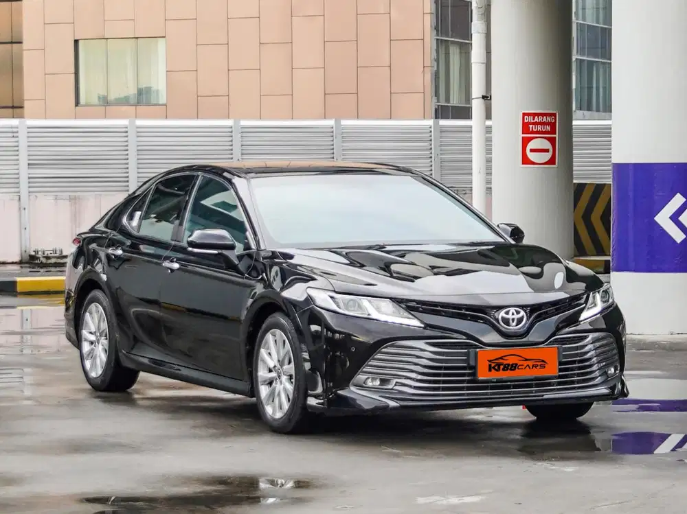 Camry V 2.5 At 2021 Hitam, Tdp 20jt