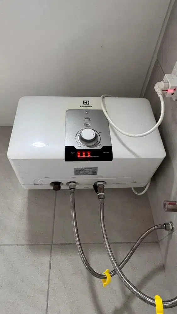 water heater electrolux 15L