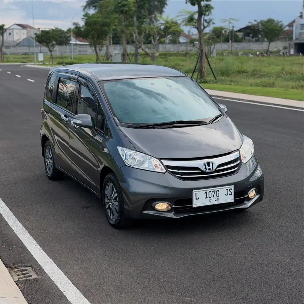 FREED E PSD 2013 - LOW KM 70rb - AC DOUBLE