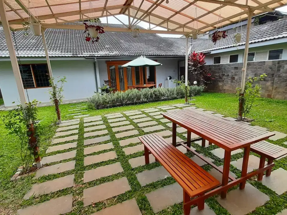 villa di cipaku bandung dekat mall dan kampus. bisa disewa harian, full furnish