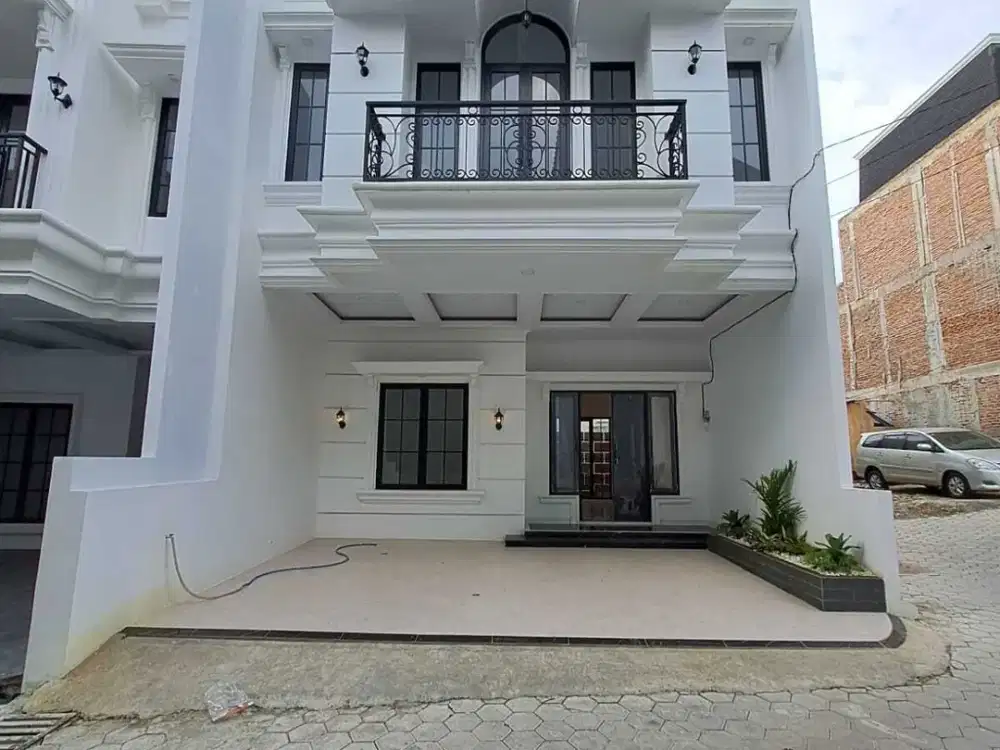 Dijual Rumah baru 3 Lantai Dalam Komplek Delat Jalan Utama Jagakarsa