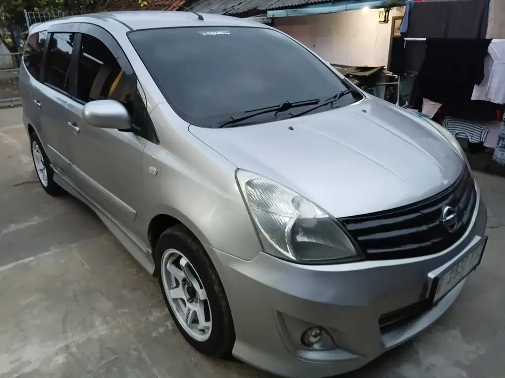 Nissan Grand livina 2010 Bensin