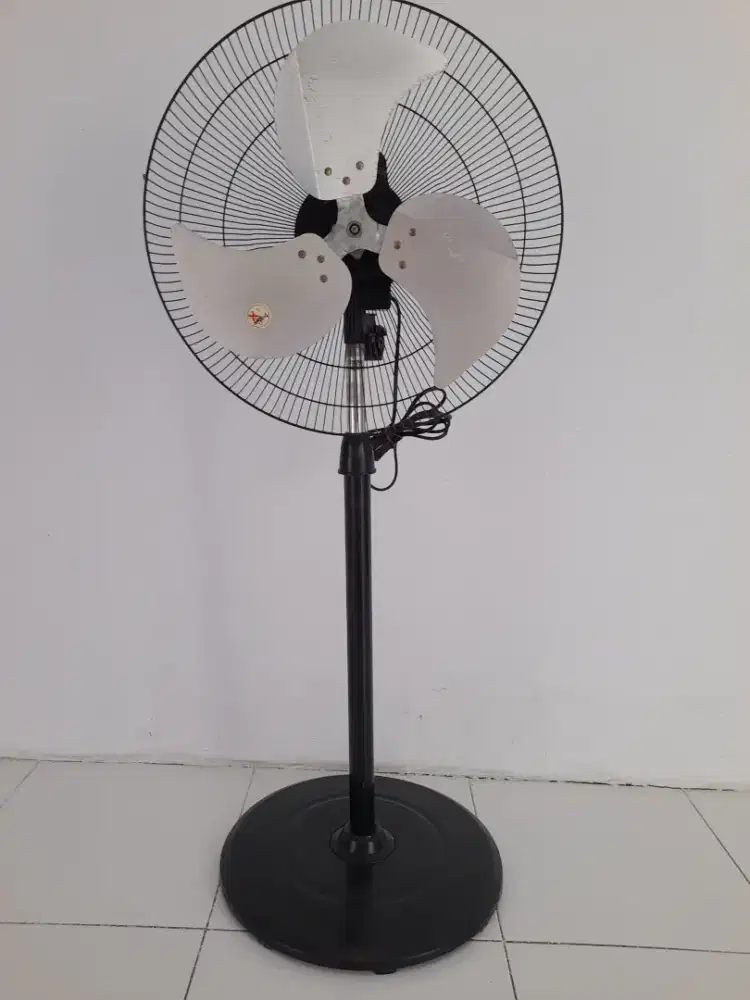 Miyako besar besi,angin kencang sekali kiri kanan