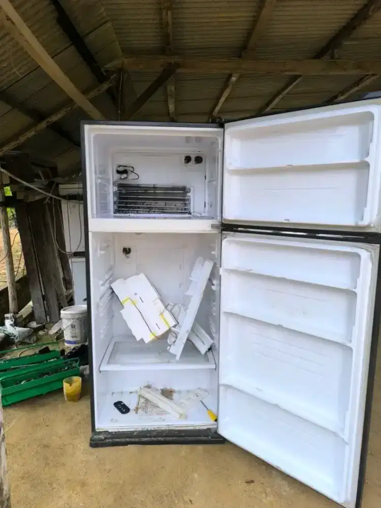 SERVICE KULKAS FREZER SHOWCASE