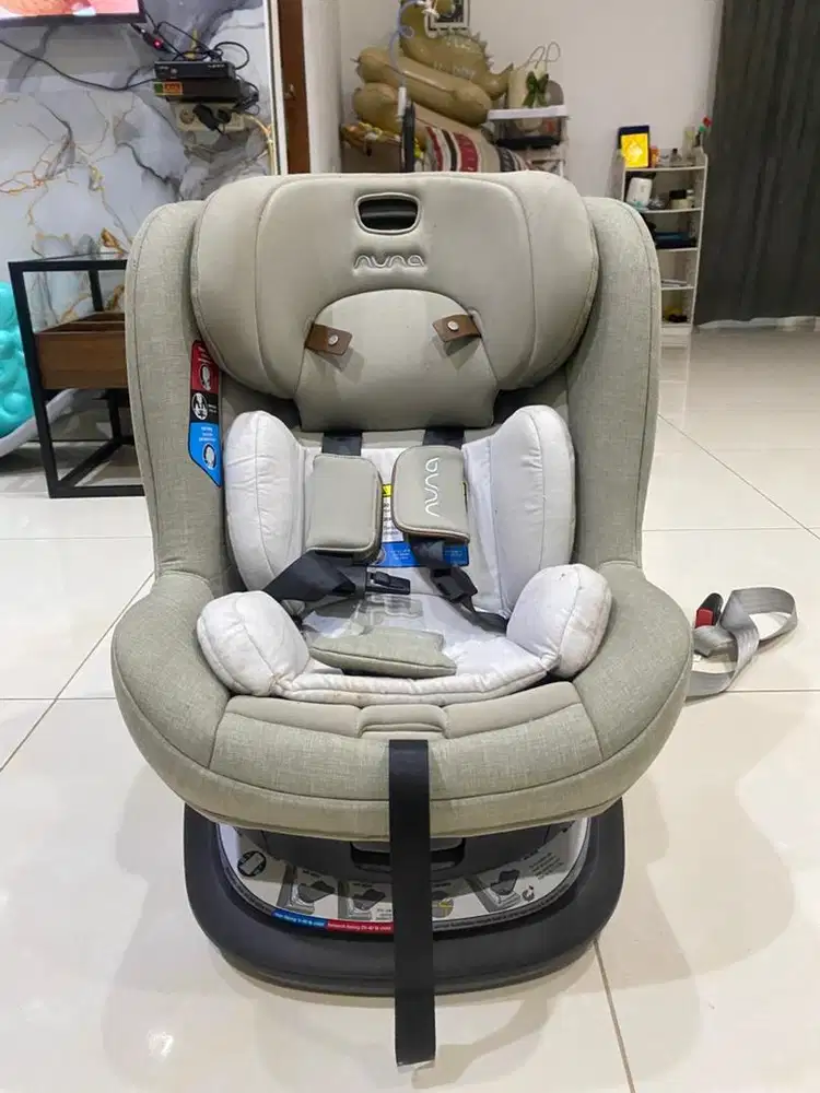 Carseat nuna revv rotating convertible 360