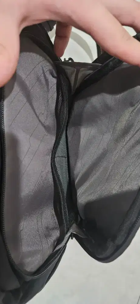 Tas untuk pria warna hitam masih bagus