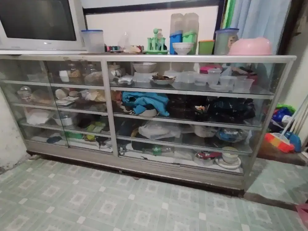 Etalase panjang untuk warung
