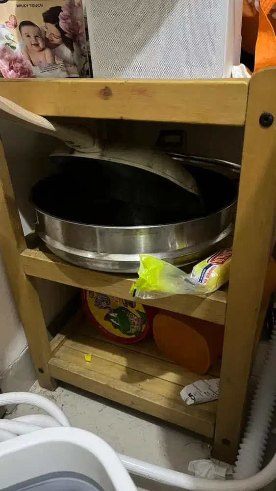 Meja serbaguna atau rak serbaguna