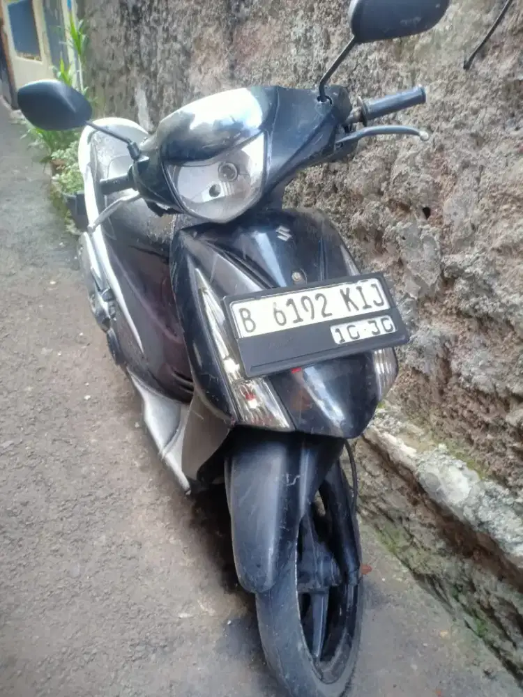 Suzuki spin putih hitam