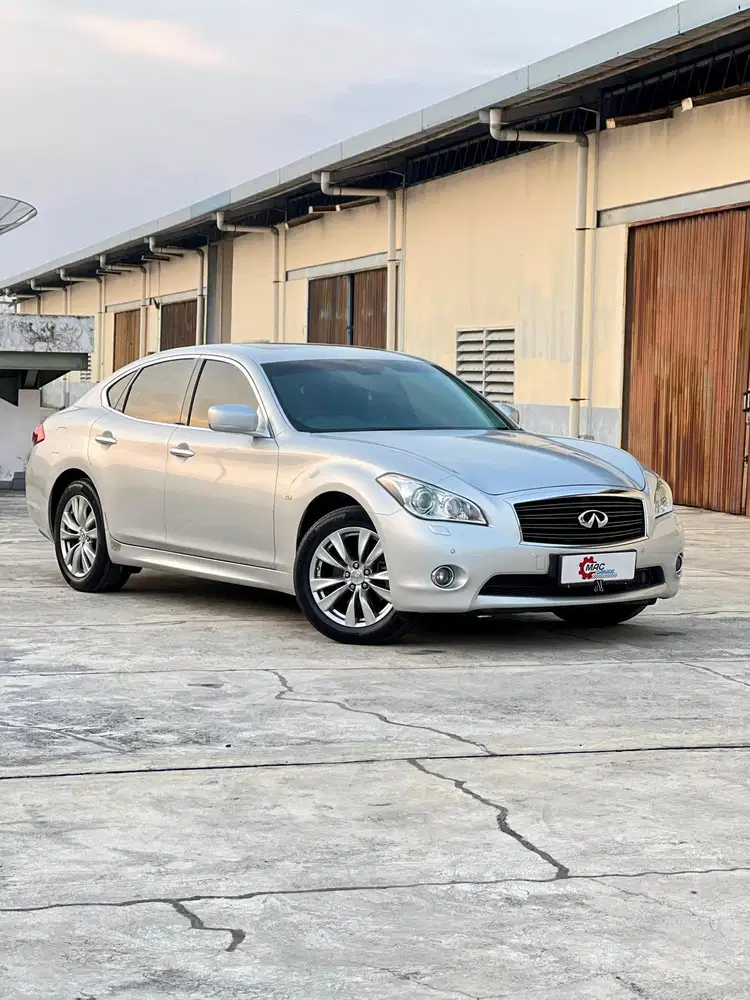 Infiniti M37 V6 2011
