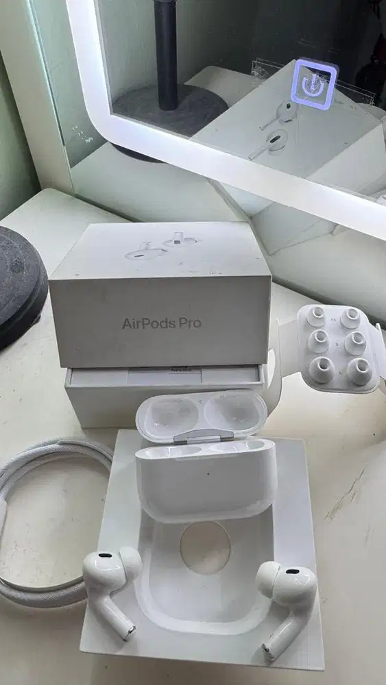 Preloved Apple Airpods Pro (2nd generation)