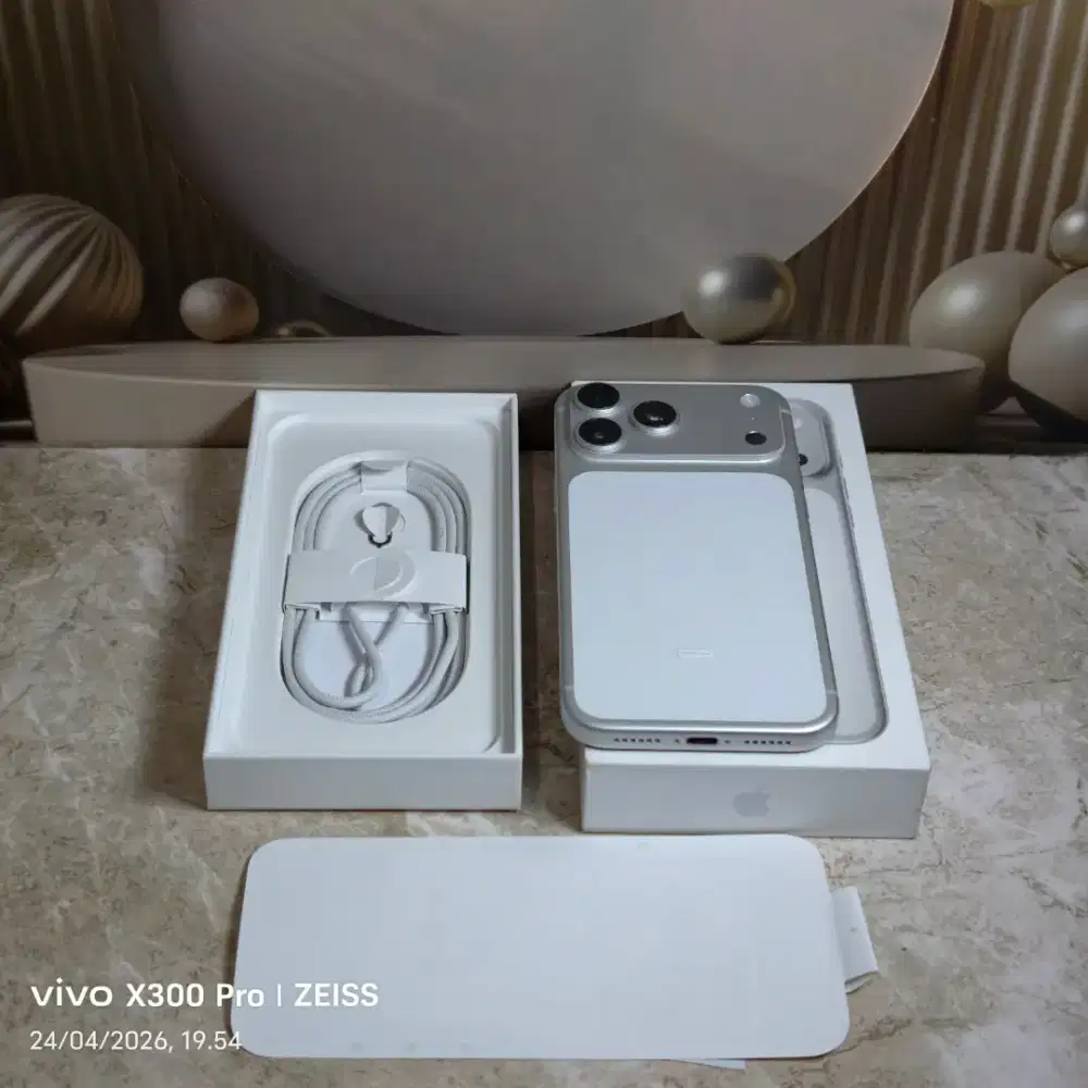 Iphone 17 pro max 256gb ibox garansi 16 april 2027