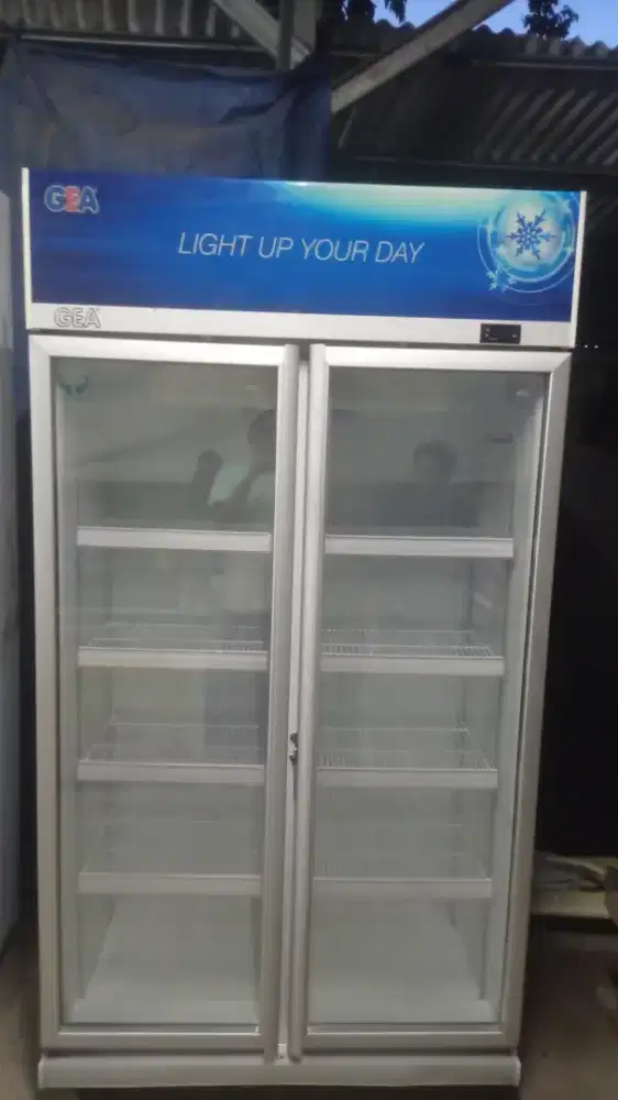 Showcase 2 pintu GEA light up