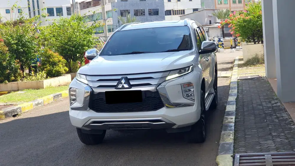 Km26rb mitsubishi pajero sport dakar 2023 pakai 2024 putih sunroof