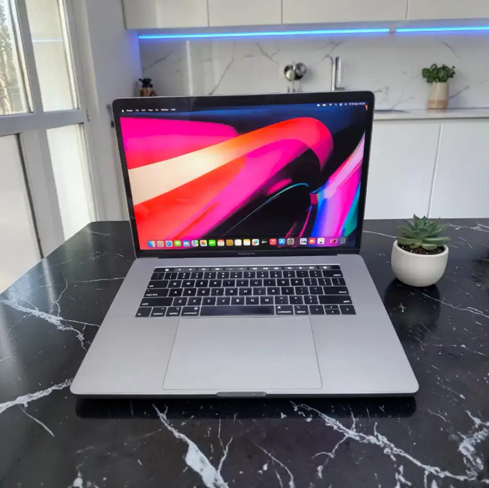 Macbook Pro Retina Touchbar i7 2019 RAM 16GB SSD Lengkap BOX [Premium]