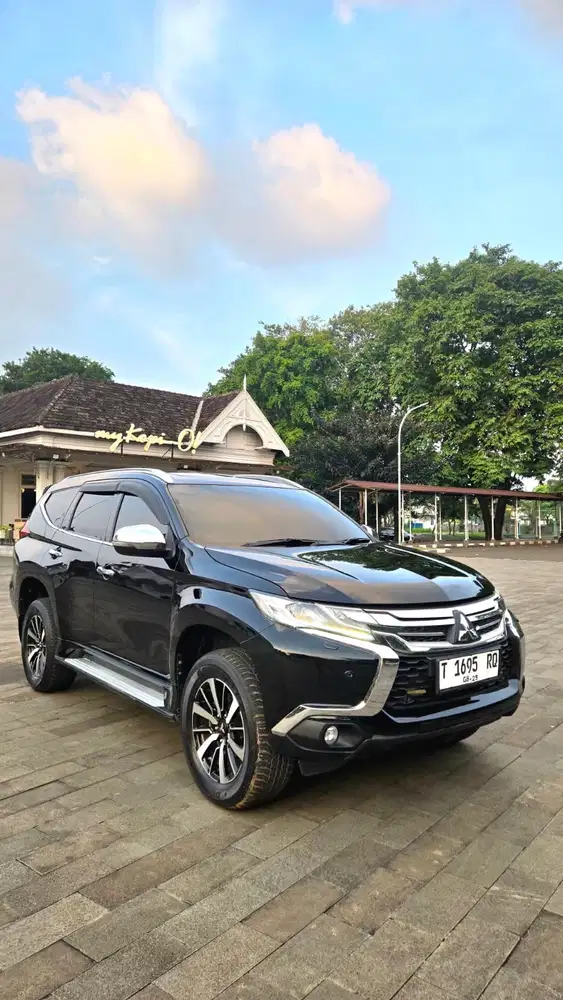 PAJERO SPORT DAKAR 4X2 DIESEL MATIC SUNROOF TAHUN 2019 HITAM ISTIMEWA
